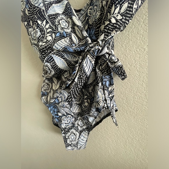 Summersalt perfect wrap one-piece swimsuit - Picture 4 of 7